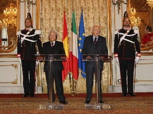Tổng Bí thư Nguyễn Phú Trọng và Tổng thống Italy Giorgio Napolitano gặp gỡ Báo chí sau khi kết thúc hội đàm. (Ảnh: Trí Dũng/TTXVN)