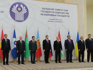 Tổng thống Nga Vladimir Putin và lãnh đạo các nước SNG tại Hội nghị Thượng đỉnh Cộng đồng các quốc gia độc lập ngày 5/12/2012. (Nguồn: AFP/TTXVN)