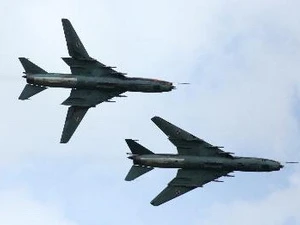 Hai chiếc máy bay phản lực chiến đấu Su-22. (Nguồn: THX/TTXVN)