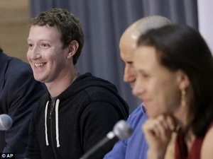 Mark Zuckerberg tại lễ khởi động dự án. (Nguồn: dailymail.co.uk)