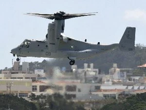 Máy bay MV-22 Osprey hạ cánh tại Căn cứ không quân Futenma ở thành phố Ginowan, tỉnh Okinawa. (Nguồn: Kyodo/TTXVN)