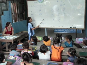 Lớp học tiếng Việt tại huyện Mondol Seima, tỉnh Koh Kong. (Ảnh: Xuân Khu/Vietnam+)