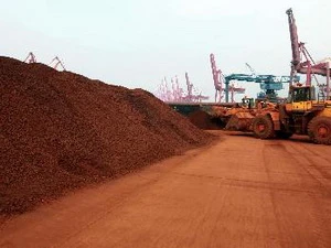 Đất hiếm chuẩn bị xuất khẩu sang Nhật Bản tại cảng Lianyungang, tỉnh Giang Tô, miền đông Trung Quốc ngày 5/9/2010. (Nguồn: AFP/TTXVN)
