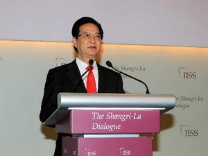 Thủ tướng Nguyễn Tấn Dũng đọc diễn văn khai mạc Đối thoại Shangri-La lần thứ 12. (Ảnh: Đức Tám/TTXVN)