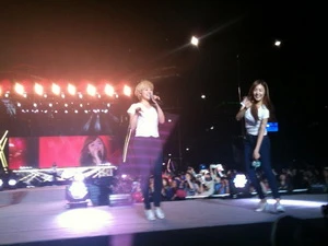 SNSD trong đêm diễn Gangnam Festival 2012 tại Seoul. (Ảnh: Vũ Hà/Vietnam+)