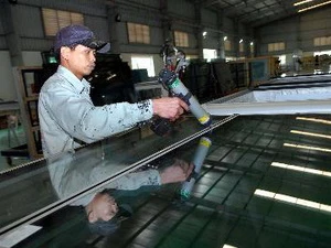 Hoạt động tại Công ty Cổ phần Công nghiệp châu Á - CAG (Khu công nghiệp Thạch Thất, huyện Quốc Oai, Hà Nội). (Ảnh: Danh Lam/TTXVN)