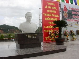 Tượng đài cố Thủ tướng Phạm Văn Đồng. (Ảnh: Đặng Tuấn/Vietnam+)