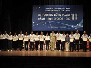 Trao học bổng Vallet năm 2011. (Nguồn: rvn-vallet.org)
