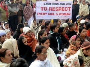 Biểu tình phản đối tình trạng cưỡng hiếp và bạo lực đối với phụ nữ tại Ấn Độ. (Nguồn: AFP/TTXVN)