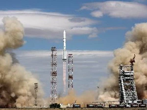 Tên lửa đẩy không người lái Proton-M của Nga rời bệ phóng tại sân bay vũ trụ Baikonur ngày 3/6. (Nguồn: AFP/TTXVN)