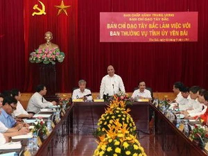 Phó Thủ tướng Nguyễn Xuân Phúc phát biểu tại buổi làm việc. (Ảnh: Lâm Khánh/TTXVN)