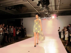 Chương trình trình diễn thời trang đặc sắc của Maison - một công ty được nhượng quyền phân phối các thương hiệu thời trang Anh tại Việt Nam. (Ảnh: Hoàng Anh Tuấn/Vietnam+)