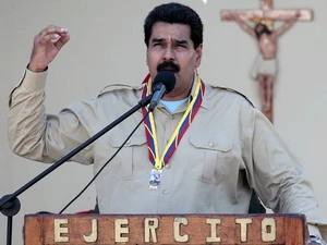 Tổng thống Nicolas Maduro phát biểu trong cuộc gặp với các thành viên quân đội quốc gia tại bang Falcon. (Nguồn: AFP/TTXVN)