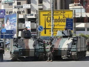 Binh sỹ Liban gác tại al-Nur, cửa ngõ phía nam thành phố Tripoli ngày 25/10. (Nguồn: AFP/TTXVN)