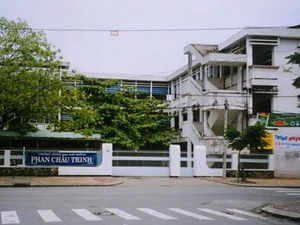 Trường Đại học Phan Châu Trinh (Quảng Nam) bị tạm ngừng tuyển sinh năm 2010.