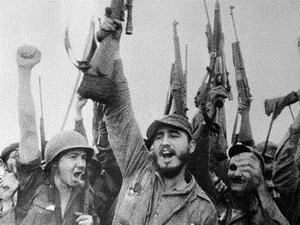 Các chiến sỹ cách mạng Cuba dưới sự chỉ huy của Tổng Tư lệnh Fidel Castro tiến công trại lính Moncada năm 1953. (Nguồn: Internet) 