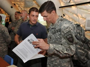 Trung tướng Michael Flynn (phải) được đề cử đứng đầu Cơ quan Tình báo Quốc phòng. (Ảnh: Internet)