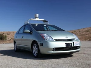 Toyota Prius - xe tự lái của Google với hàng loạt cảm biến và camera. (Nguồn: Internet)