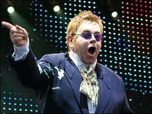 Ca sỹ lừng danh Elton John.