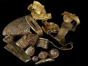 Các hiện vật bằng vàng của Kho báu Staffordshire được phát hiện từ năm 2009. (Nguồn: Google Images)