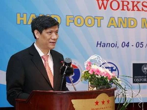 Ông Nguyễn Thanh Long, Thứ trưởng Bộ Y tế phát biểu tại Hội thảo. (Ảnh: Minh Quyết/TTXVN)