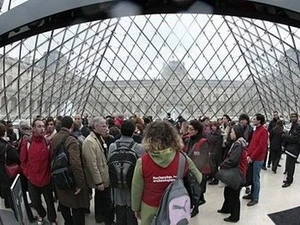 Nhân viên Bảo tàng Louvre đình công hồi năm 2009. 