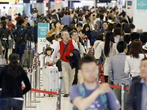Sân bay Narita đông nghịt hành khách đi nghỉ Tuần lễ Vàng. (Nguồn: Kyodo)