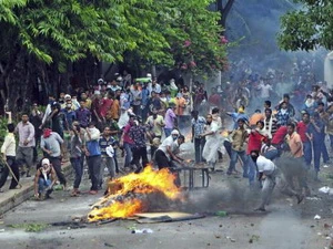 Hàng trăm người bị thương trong các vụ đụng độ, đốt phá tại nhiều địa phương ở Bangladesh thời gian qua. (Nguồn: Reuters)