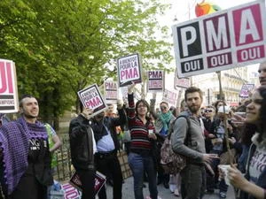 Những người biểu tình phản đối hôn nhân đồng giới ở Pháp. (Nguồn: Reuters)