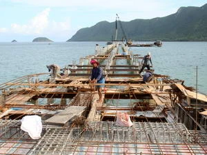 Cầu tàu khách Côn Đảo đang xây lắp. (Ảnh: Thế Lập/Vietnam+)