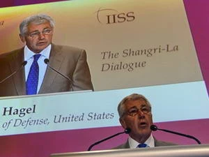 Bộ trưởng Quốc phòng Mỹ Chuck Hagel phát biểu tại Đối thoại Shangri-La lần thứ 12, Singapore. (Ảnh: AFP)