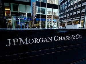 Lợi nhuận của JPMorgan và Wells Fargo tăng mạnh
