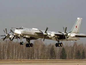 Máy bay ném bom chiến lược Tupolev Tu-95 của Nga tập trận trên BIển Nhật Bản. (Ảnh: mil.ru)