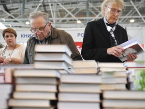 Khách tham quan tại triển lãm sách quốc tế tại Nga. (Nguồn: RIA Novosti).