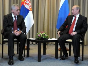 Tổng thống Nga Vladimir Putin hội đàm với người đồng cấp Serbia Tomislav Nikolic. (Nguồn:.b92.net).