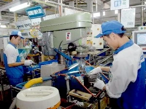 Công nhân làm việc tại Khu công nghiệp Khai Quang, Vĩnh Phúc. Ảnh minh họa. (Ảnh: Danh Lam/TTXVN)