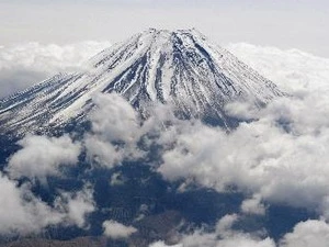 Núi Phú Sĩ chụp từ trên máy bay. (Nguồn: AFP/TTXVN)