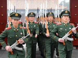 Binh sĩ bán quân sự Trung Quốc tập luyện ngoài doanh trại ở Bắc Kinh. Ảnh minh họa. (Nguồn: AFP/TTXVN)