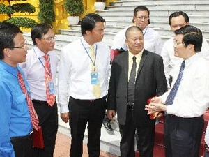 Chủ tịch nước Trương Tấn Sang với các đại biểu doanh nhân. (Ảnh: Dương Giang/TTXVN)