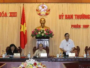 Phó Chủ tịch Quốc hội Huỳnh Ngọc Sơn điều hành phiên họp. (Ảnh: Phương Hoa/TTXVN)