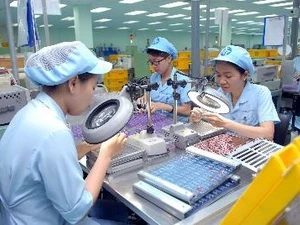 Hoạt động sản xuất của Công ty Mabuchi Motor Việt Nam (100% vốn đầu tư Nhật Bản). (Ảnh: Danh Lam/TTXVN)