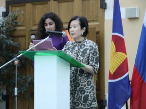 Bà Đại sứ Singapore, Chủ tịch Ủy ban ASEAN tại Moskva Lim Kheng Hua điểm lại những chặng đường phát triển của ASEAN. (Ảnh: Quế Anh/Vietnam+)