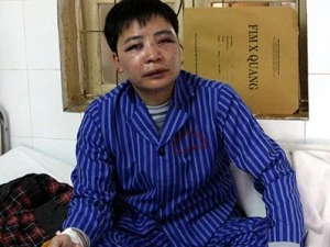 Nhà báo Thế Dũng (báo Người Lao động) bị hành hung dã man tại Lạng Sơn. (Ảnh: NLĐ)