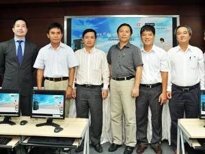 Ký kết hợp tác giữa VMware và 5 trường đại học tại Việt Nam. (Ảnh: CTV/Vietnam+)
