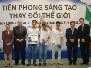 Sinh viên đoạt giải tại Imagine Cup Việt Nam 2012 (Ảnh: Hiền Anh/Vietnam+)
