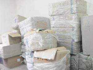 Hơn 1,5 tấn hàng lậu bị bắt giữ tại chợ Đồng Xuân, Hoàn Kiếm-Hà Nội). (Ảnh: PV/Vietnam+)