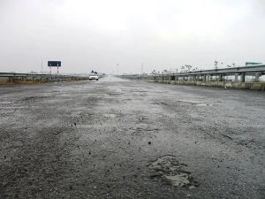 Các đoạn lún trên cao tốc Cầu Giẽ-Ninh Bình sẽ bắt đầu được thi công bù lún. (Ảnh: Việt Hùng/Vietnam+)