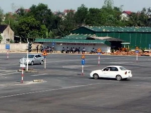 Đào tạo nghề lái xe tại Trung tâm dạy nghề thành phố Hà Tĩnh. (Ảnh: Hà Thái/TTXVN) 