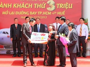 Anh Dương Châu Toàn là là hành khách thứ 3 triệu của VietjetAir. (Ảnh: VietjetAir cung cấp)