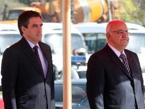 Thủ tướng Syria Mohammad Naji Otri (Phải) và người đồng cấp Francois Fillon tại Damascus, Syria, ngày 20/2. (Nguồn: Xinhua/Bassim) 